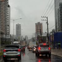 Pista encharcada causa lentidão entre Itajaí e Balneário Camboriú