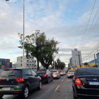 Pane em carro causa mais de 6 km de fila no bairro Salseiros