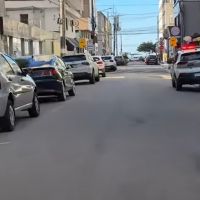 Casal de Youtubers acha carro furtado fazendo entrega de iFood