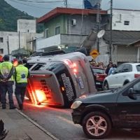 Viatura do Tático tomba durante perseguição policial