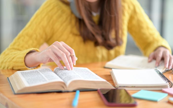 Cursos presenciais e a distância estão com descontos na primeira mensalidade e no primeiro semestre (Foto: Envato)