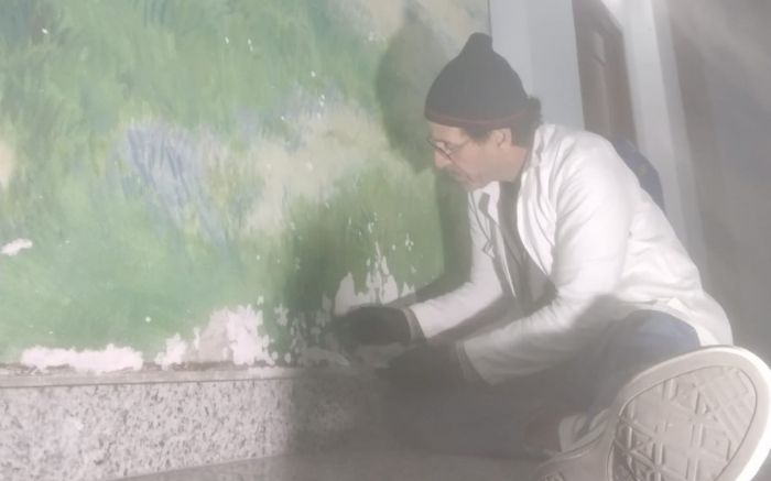 Pinturas de quase 40 anos, com mais de 10 metros, estão na parede do altar (Foto: Divulgação)