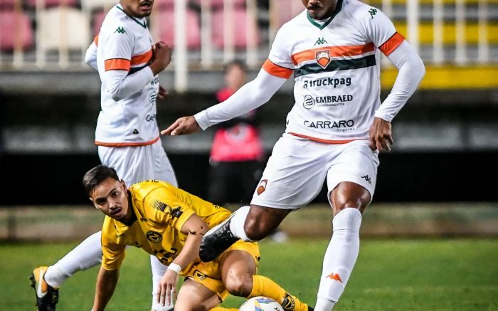 Camboriú sofreu o gol na etapa final e não conseguiu buscar o empate (Foto: Tiago Winter)