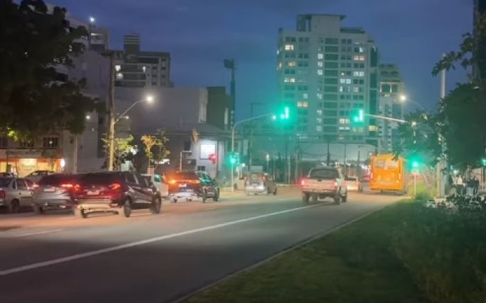 BR 101 tá congestionada de Piçarras a Balneário Camboriú