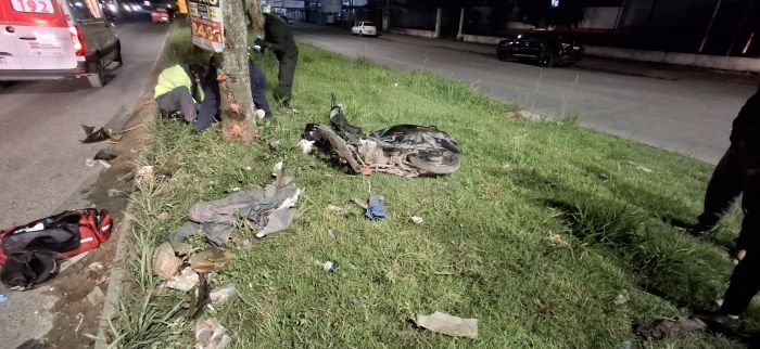 Homem e mulher foram levados ao hospital Marieta (Foto: CBMSC/Reprodução)
