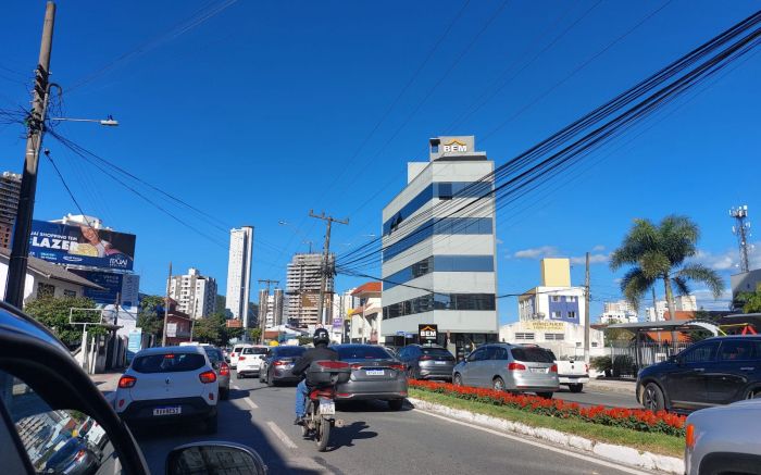 Congestionamento toma conta da região central de Itajaí por causa de obras