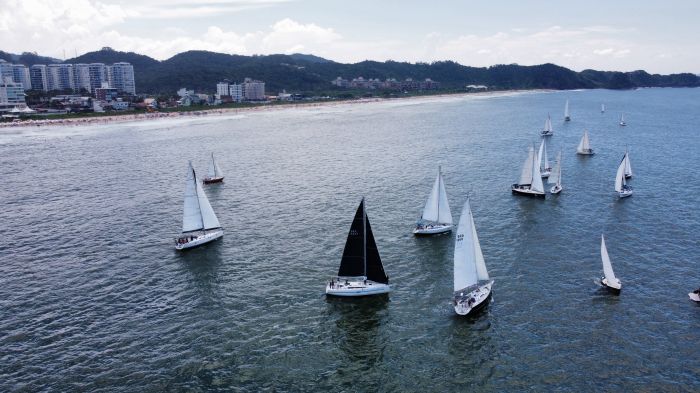 Mais de 30 embarcações e mais de 100 velejadores devem participar (Foto: Divulgação/Marina Itajaí)