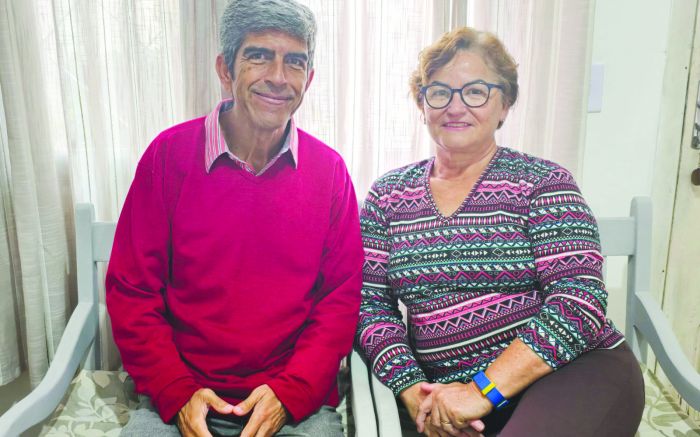 Jairo e Fátima produzem e vendem seus famosos pães de mel sem loja física, mas com clientes fiéis (Foto: Giselle Leal)