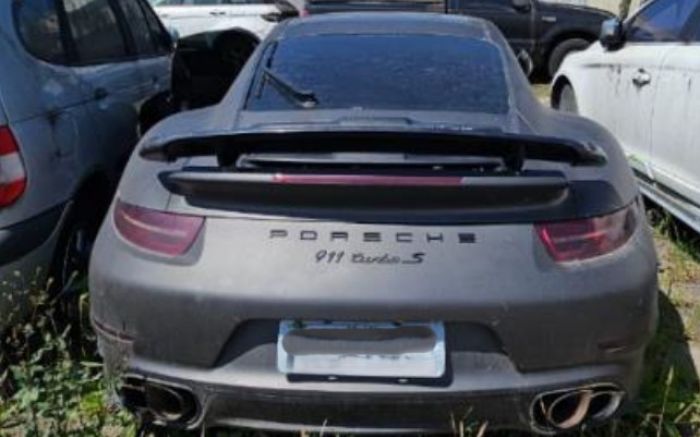 Modelo 911 Turbo S pode ser arrematado no dia 2 de julho (Foto: Divulgação)