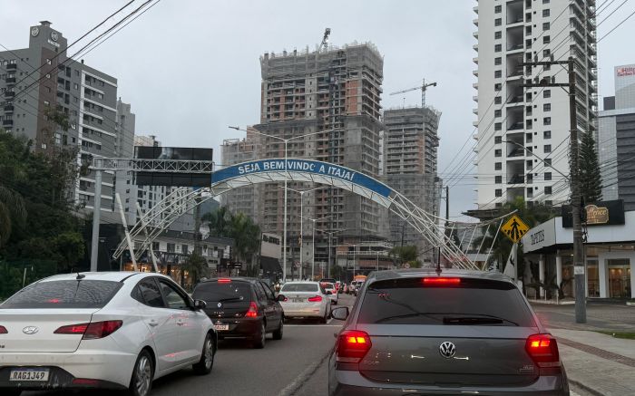 BR 101 tem filas quilométricas desde Barra Velha