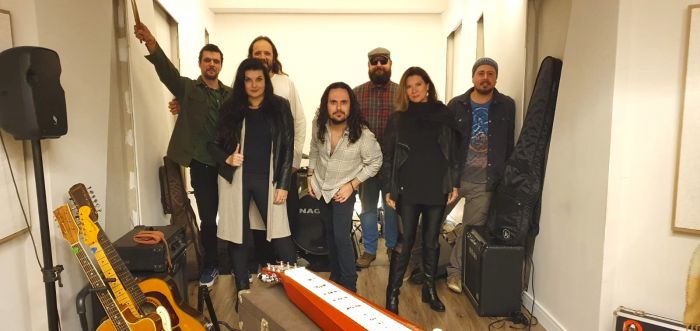 Apresentação no Teatro Bruno Nitz celebra os 52 anos de um dos álbuns mais icônicos da história do rock (Foto: Arquivo pessoal)