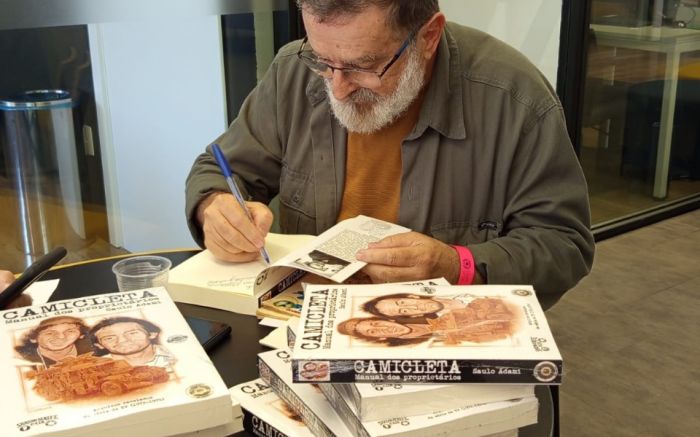 Autor de mais de 170 livros, Saulo Adami compartilha bastidores da TV brasileira em obra que mistura memória afetiva e pesquisa histórica (Foto: Divulgação)