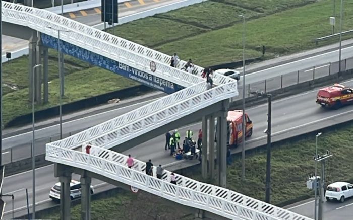 Faixa da direita da BR 101 foi interditada para atendimento da ocorrência (Foto: Leitor)