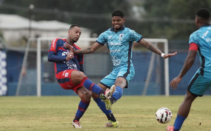 Marcílio saiu na frente, mas cedeu o empate quatro minutos depois (Foto: Maurício Moreira)