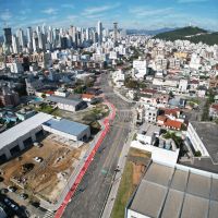Prefeita de BC inaugura novo trecho da Martin Luther e anuncia investimentos