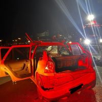 Casal fica preso às ferragens em batida na SC 410