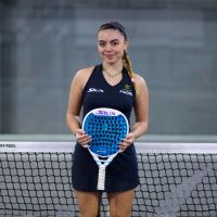 Laura Maas, a brasileira que sonha em treinar na Espanha e conquistar o topo do padel mundial