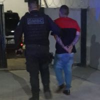 Motorista bêbado tenta agredir agentes da GM em BC