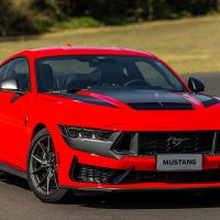 Mustang Dark Horse desembarca no Brasil