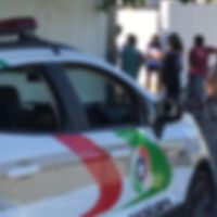 Adolescente de 16 anos é esfaqueado no pátio de escola