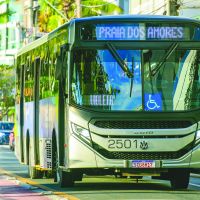 BC Bus se consolida como solução de mobilidade, mas abrigos e horários ainda são desafio