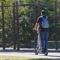 Entenda as regras aprovadas pra bicicletas, patinetes e ciclomotores elétricos em Itajaí