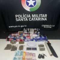 Polícia apreende drogas