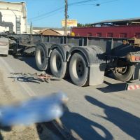 Ciclista morre atropelado por caminhão em Navegantes