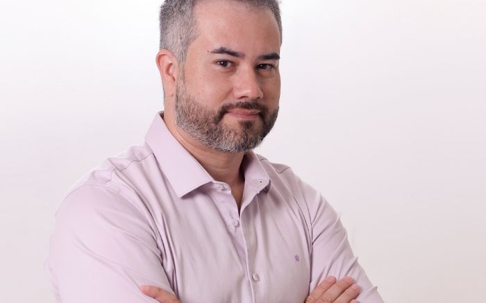 Escrita para todos os públicos, obra convida à reflexão sobre o presente e o futuro da tecnologia (Foto: Divulgação)
