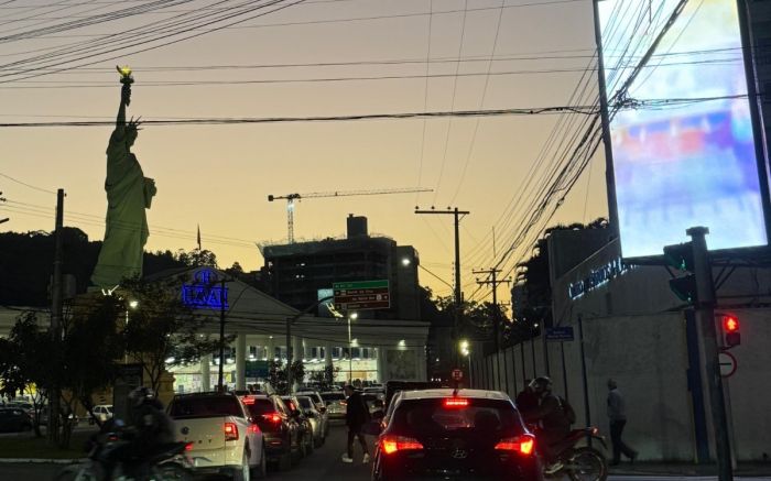 Saída do trabalho congestiona região central de Itajaí