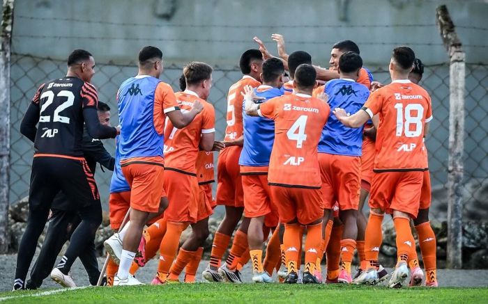 Camboriú chegou à terceira vitória seguida na competição (Foto: Tiago Winter)