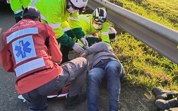 Pneu de Biz estourou e derrubou a vítima no acostamento (Foto: Divulgação/CBVBV)