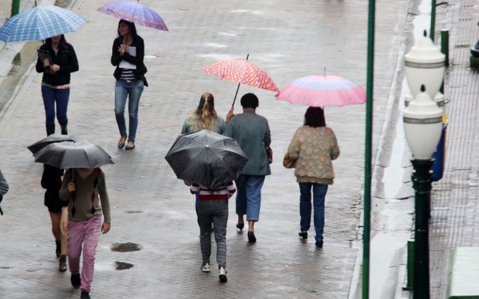 Legenda: Defesa Civil monitora risco de alagamentos com avanço de áreas de baixa pressão (Foto: Elton Damasio/Arquivo DIARINHO)