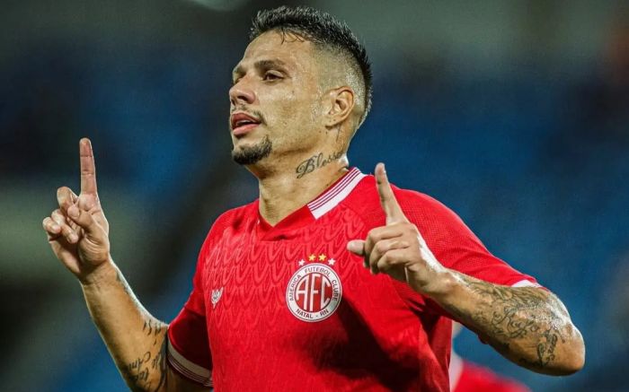 Rafinha assinou contrato até o final da competição nacional (Foto: Divulgação/América-RN)