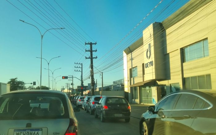 Madrugada teve filas na BR 101