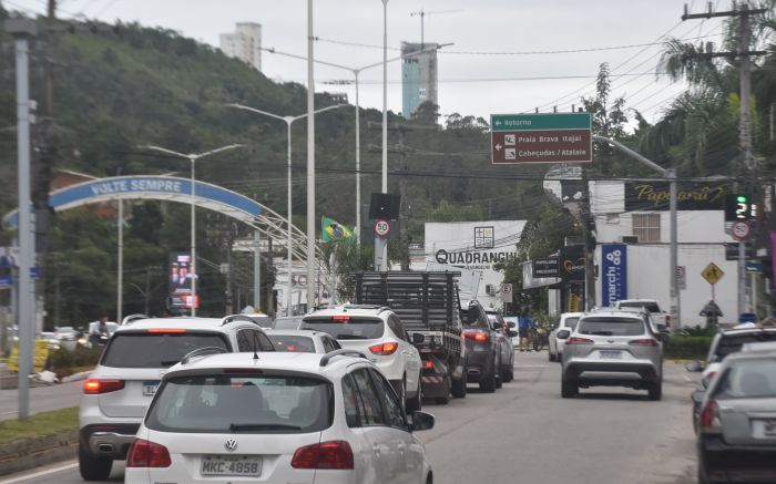 Região central de Itajaí está tomada de congestionamentos