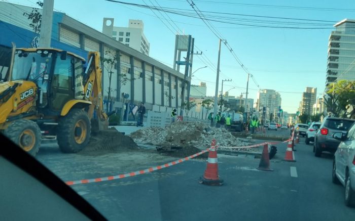 Filas e lentidão na Reinaldo Schmithausen marcam a manhã desta quarta-feira em Itajaí