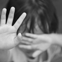 Estuprador é agredido por vizinhos após violentar a prima de 11 anos