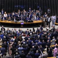 Parlamentares de SC podem ser suspensos por até seis meses após fuzuê na Câmara