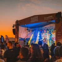 Projeto Som&Sol estreia em Itajaí com shows, feira criativa e gastronomia