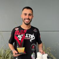 Lutador de Itajaí perde 5 kg em um dia para ser campeão de muay thai