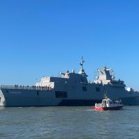 Teste com fragata no rio Itajaí-açu vira atração turística