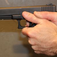 Homem é executado a tiros dentro de bar em Itapema