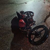 Motociclista fica gravemente ferido ao ser atingido por motorista bêbado