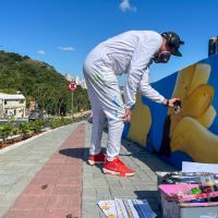 Painel do novo trecho da avenida Martin Luther entra na reta final