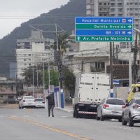 Obra da avenida Ecoparque está travada esperando demolições