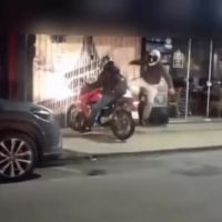 Centro de BC teve baderna de motoboys, com buzinaço e rojões contra petiscaria