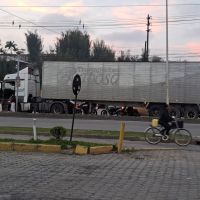 Caminhoneiro foge antes de pagar programa com travesti em Itajaí
