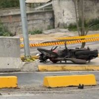Motoboy fica gravemente ferido ao ser atingido por carro