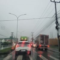 Trânsito amanhece com chuva e filas intensas nas principais avenidas